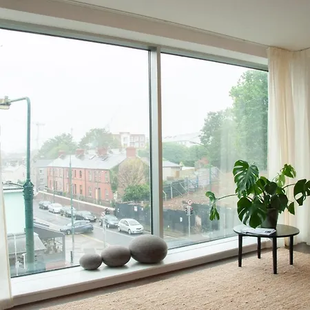 Daire Spacious, Modern Two Bed With Parking *