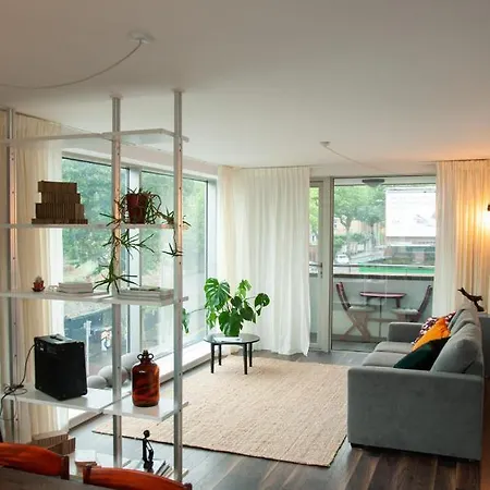 Spacious, Modern Two Bed With Parking