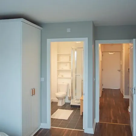 Spacious, Modern Two Bed With Parking * Dublin